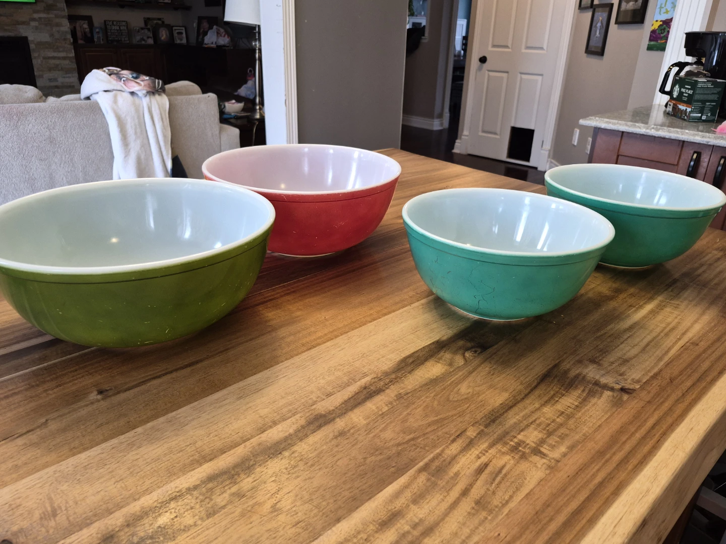 Vintage Pyrex Mixing Bowls Set