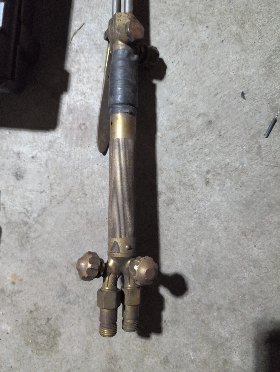 Vintage Oxy-Acetylene Cutting Torch Handle - photo 3