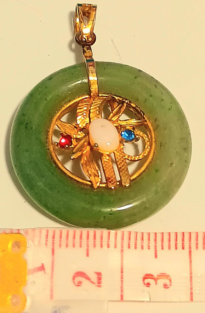 💎Jade Donut Pendant with Center Flower Design💎