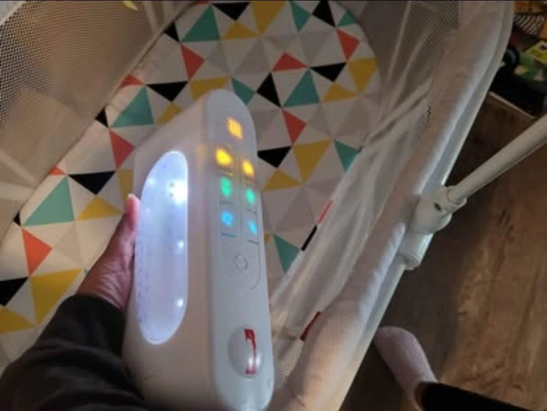 Fisher-Price Soothing Motions Bassinet - photo 2