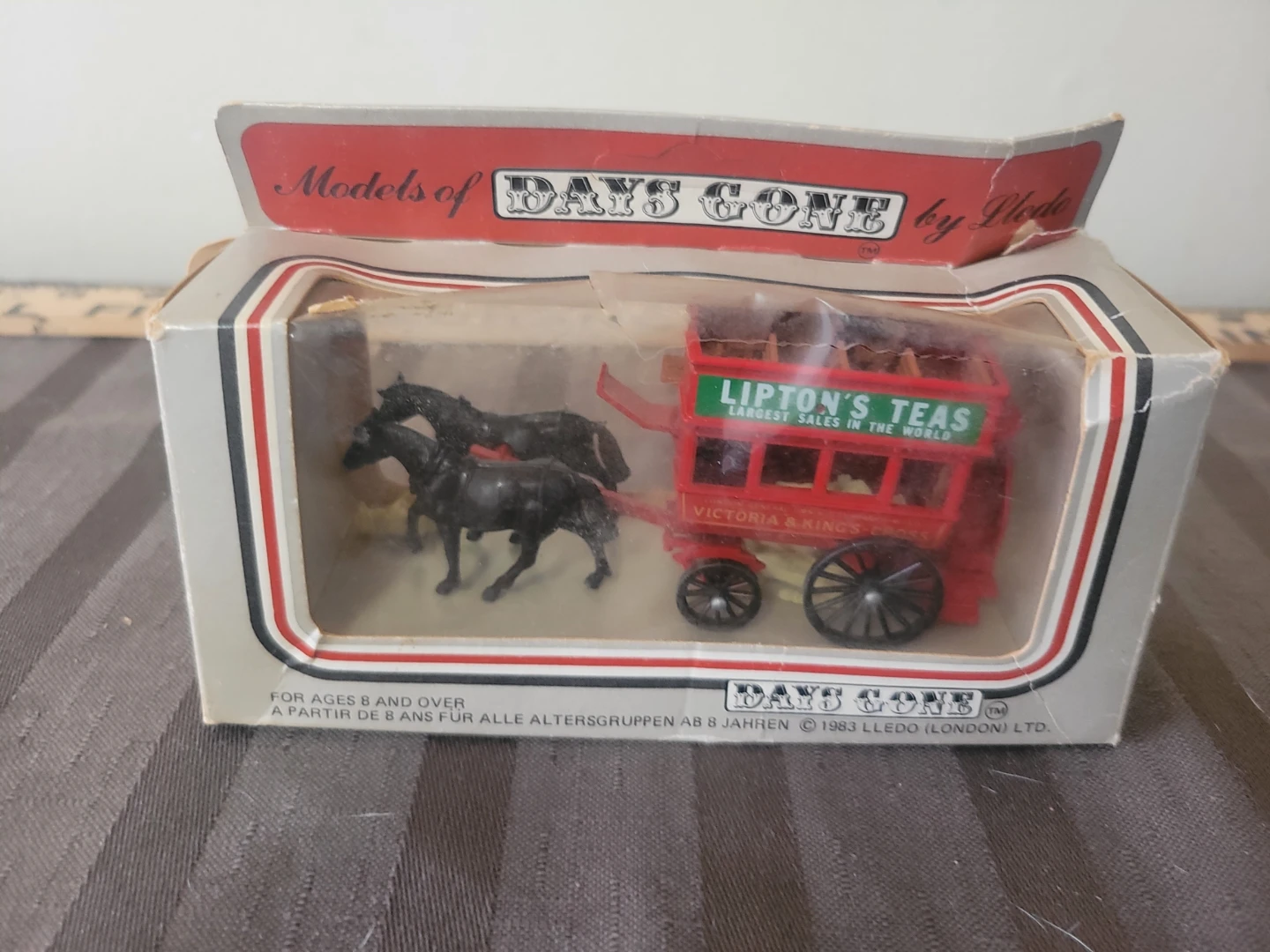 Lledo Days Gone Lipton's Teas Horse Drawn Bus Model