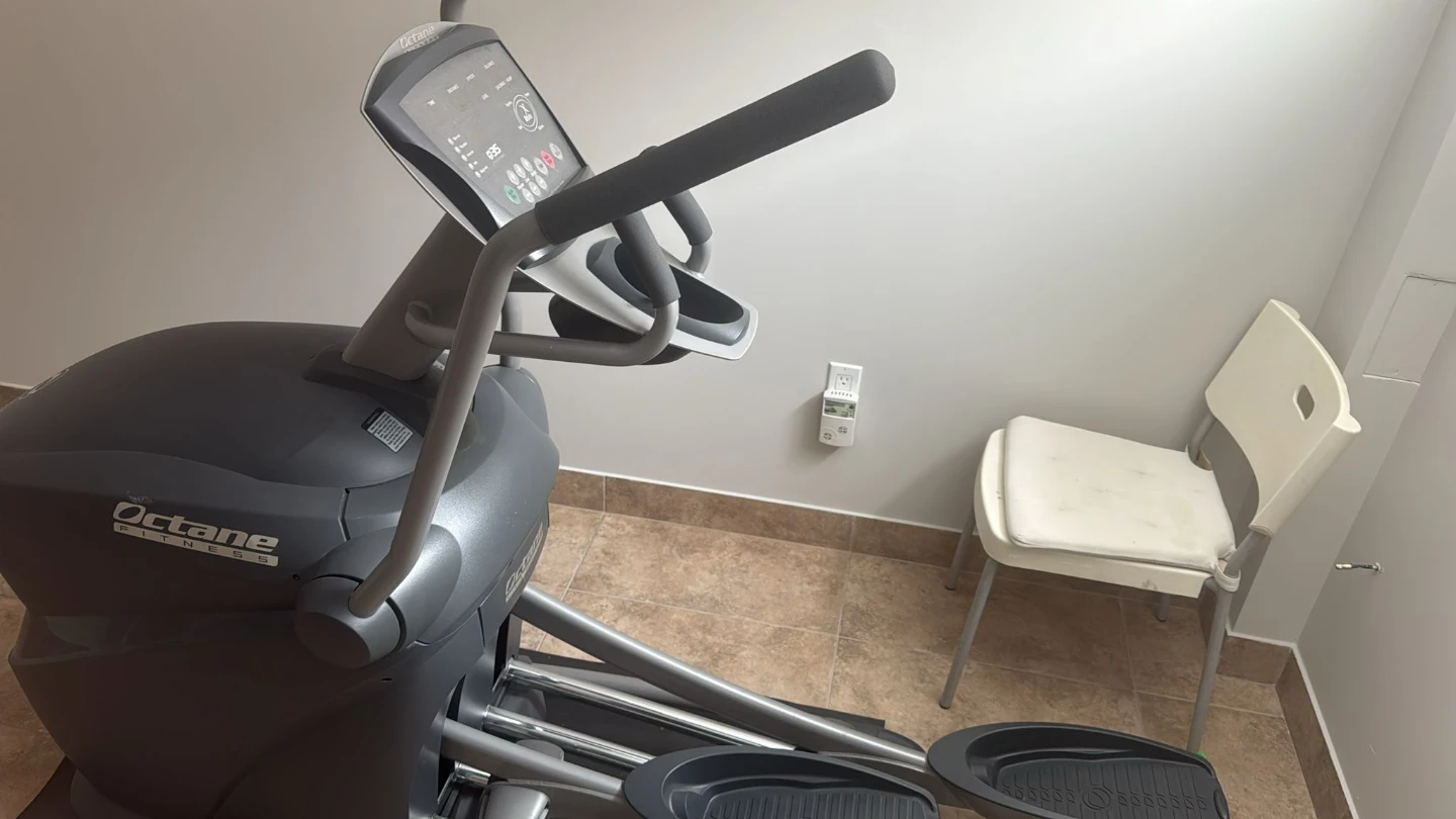Octane Fitness Q35 Elliptical - photo 2