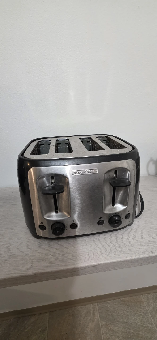 💥Moving Sale💥BLACK+DECKER 4-Slice Toaster