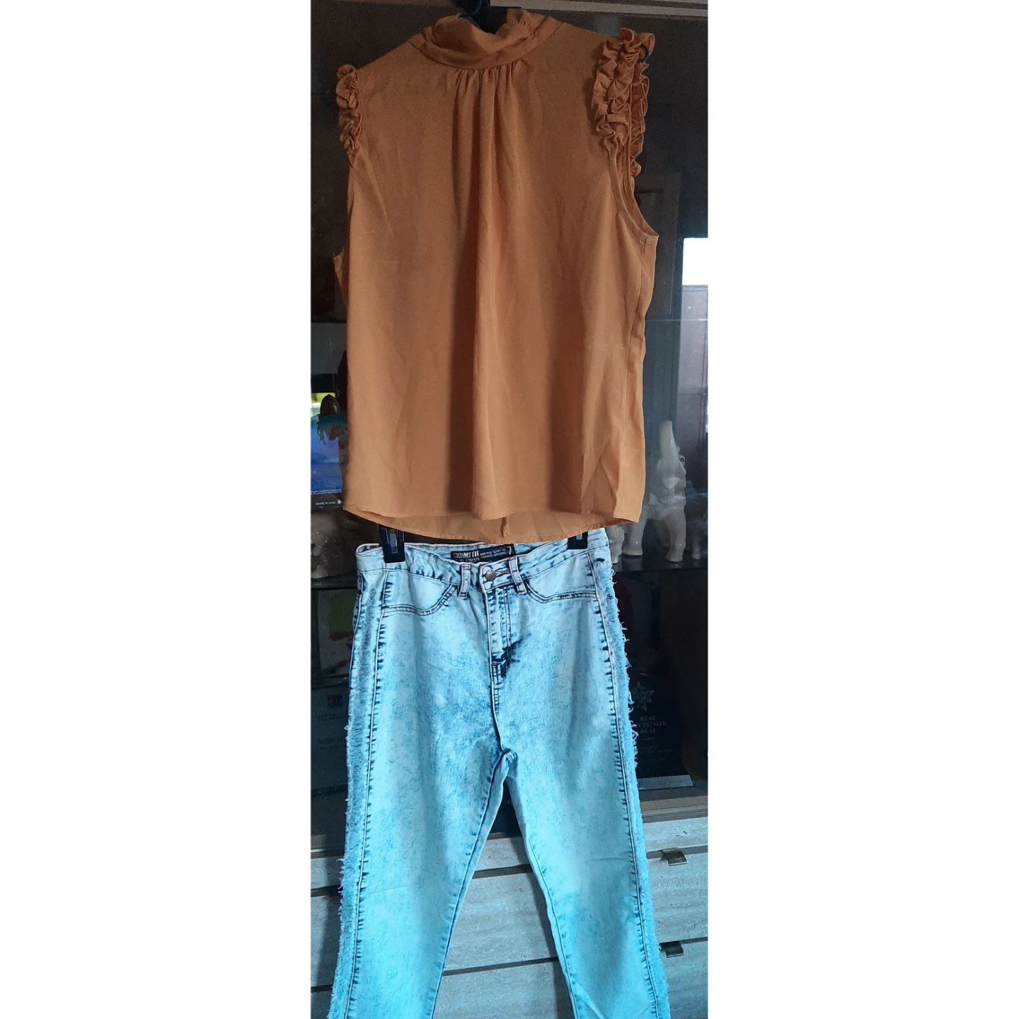2 pc Set Women's Sleeveless Top and Acid Wash Jeans Set - photo 2