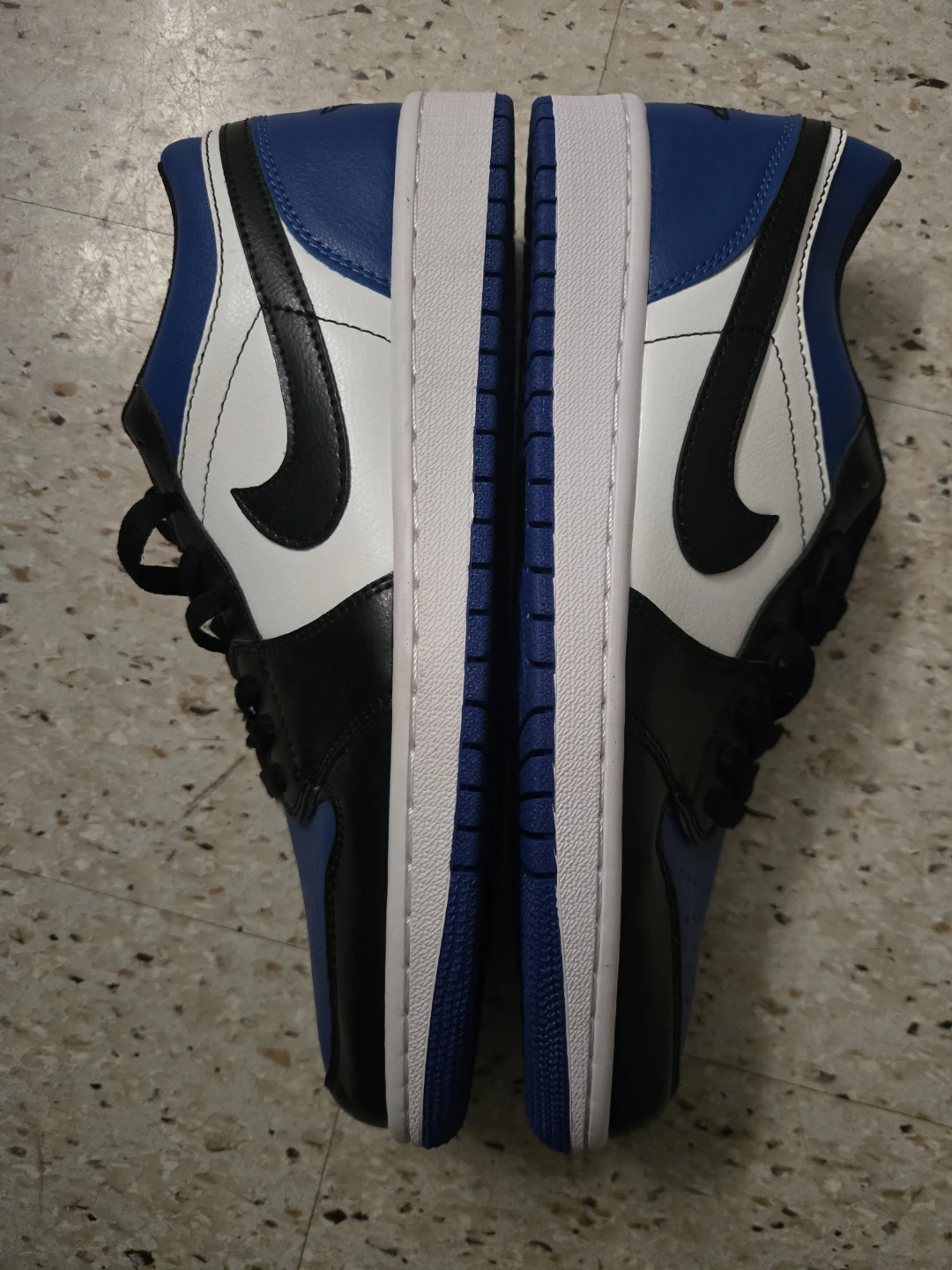 Air Jordan 1 Low Royal Toe Sneakers