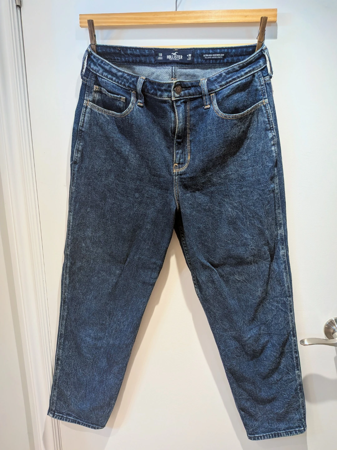 Hollister High-Rise Dark Wash blue jeans size 30