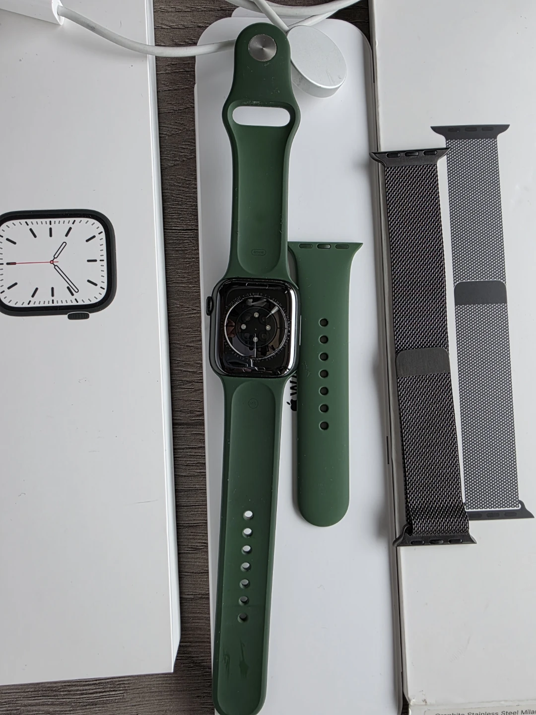 Apple Watch Series 7 (41mm) Green + Graphite Milanese Loop