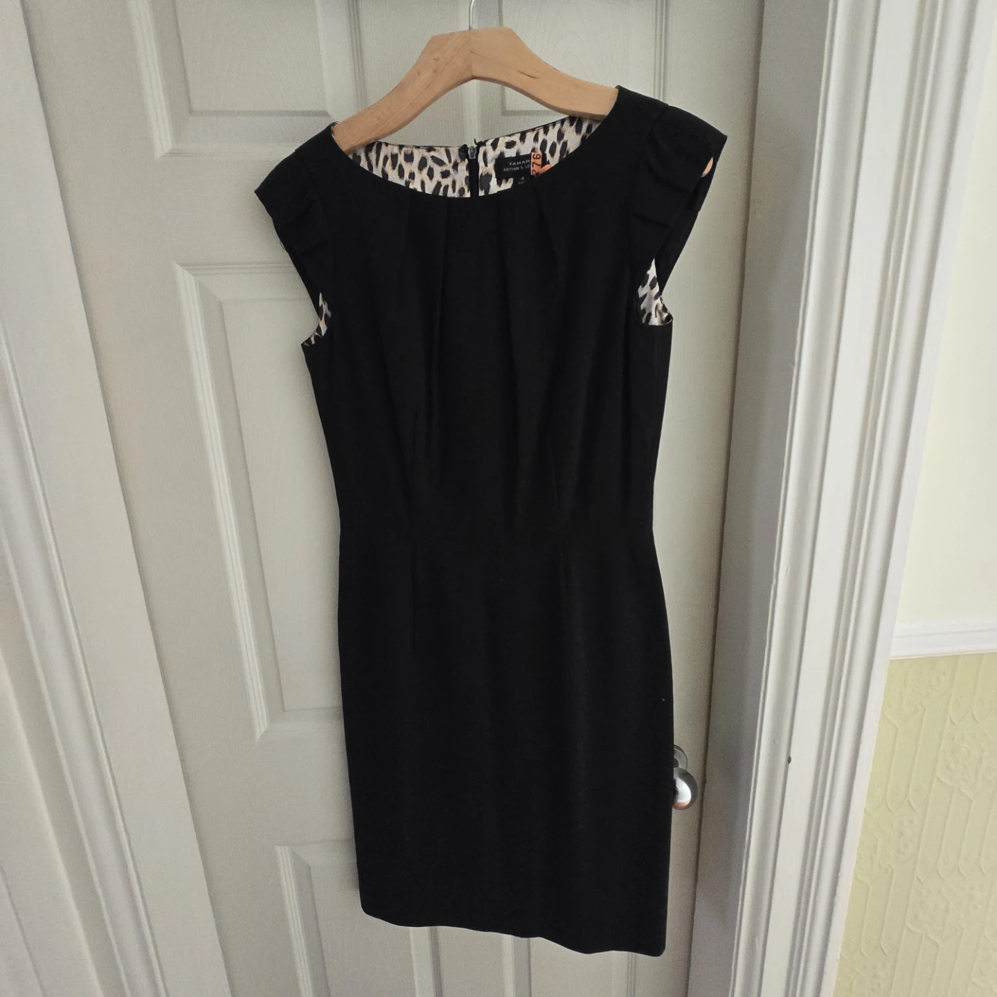 Tahari Arthur S. Levine Black Sheath Dress Size 4 - photo 2
