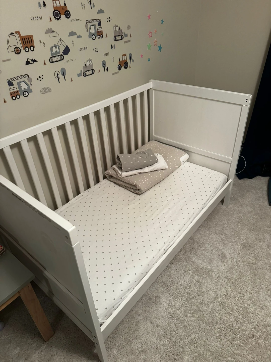 White Crib with Mattress and Bedding - photo 4