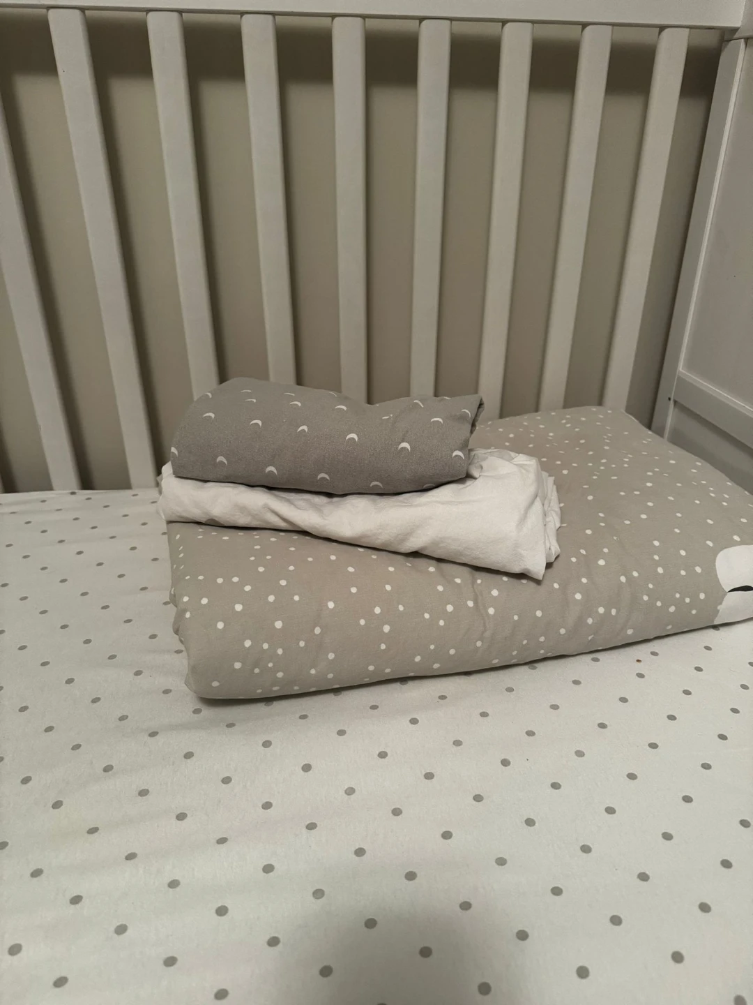 White Crib with Mattress and Bedding - photo 5