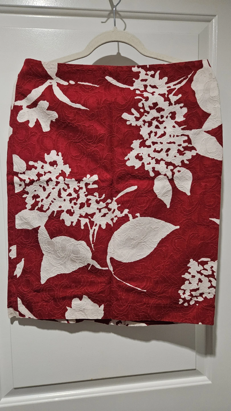 Talbots Women's Red Floral Print Pencil Skirt, Size 6 - photo 4