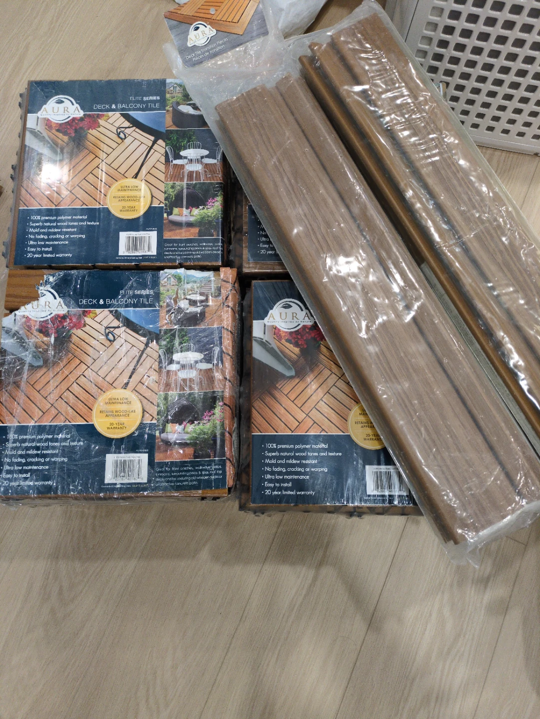 Aura deck tile with transition - Honey Teak