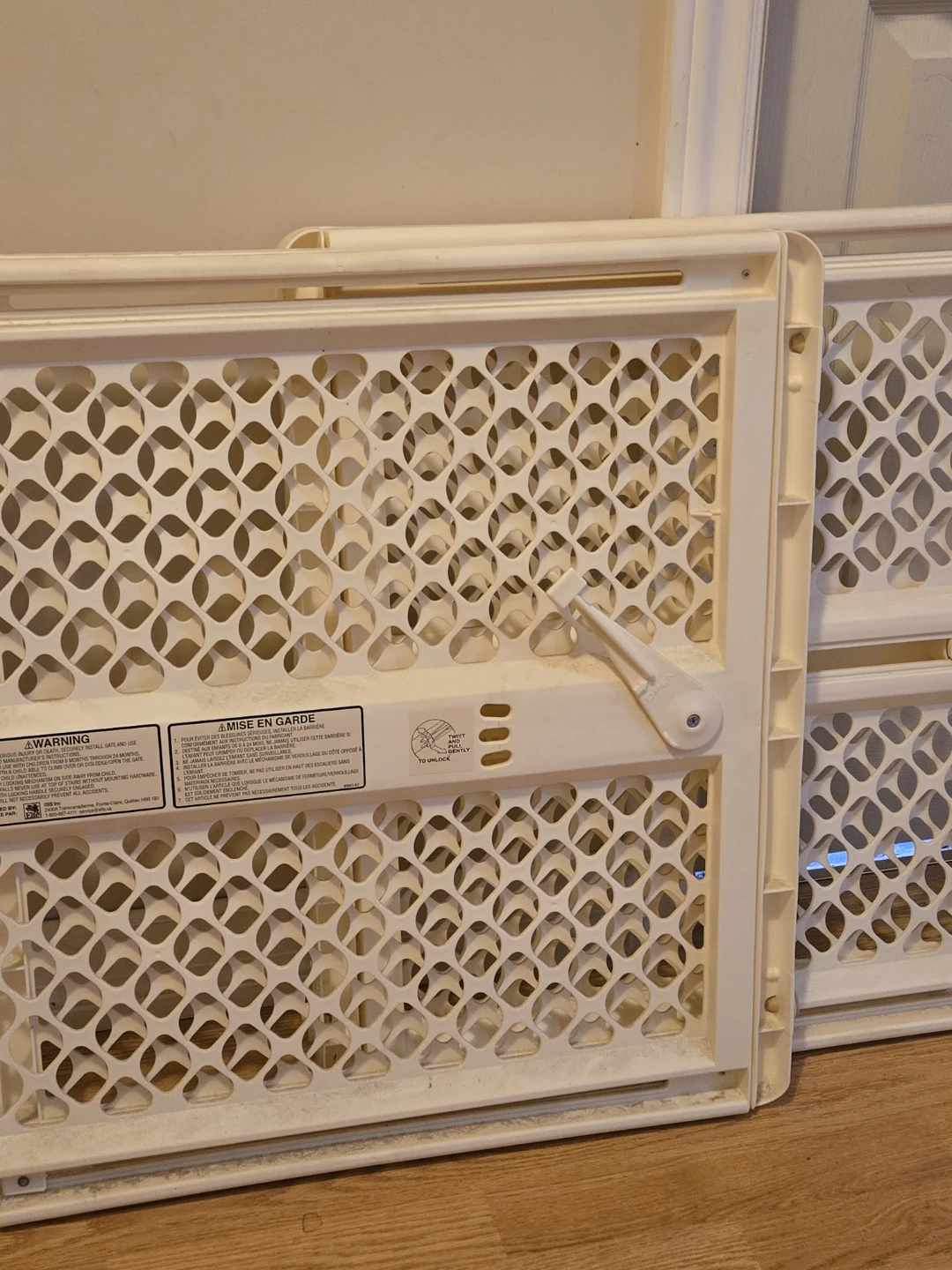 Cream Plastic Baby Gate - photo 2