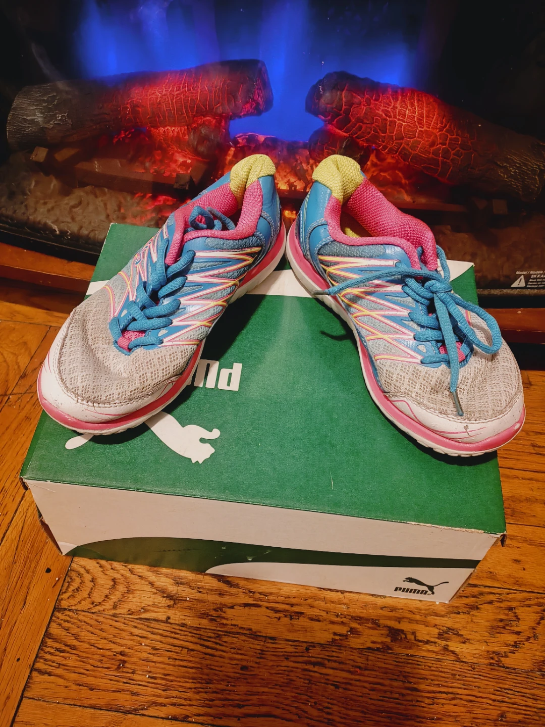 Girls Fila Kids Running Shoes Size 2.5 Youth used - photo 3