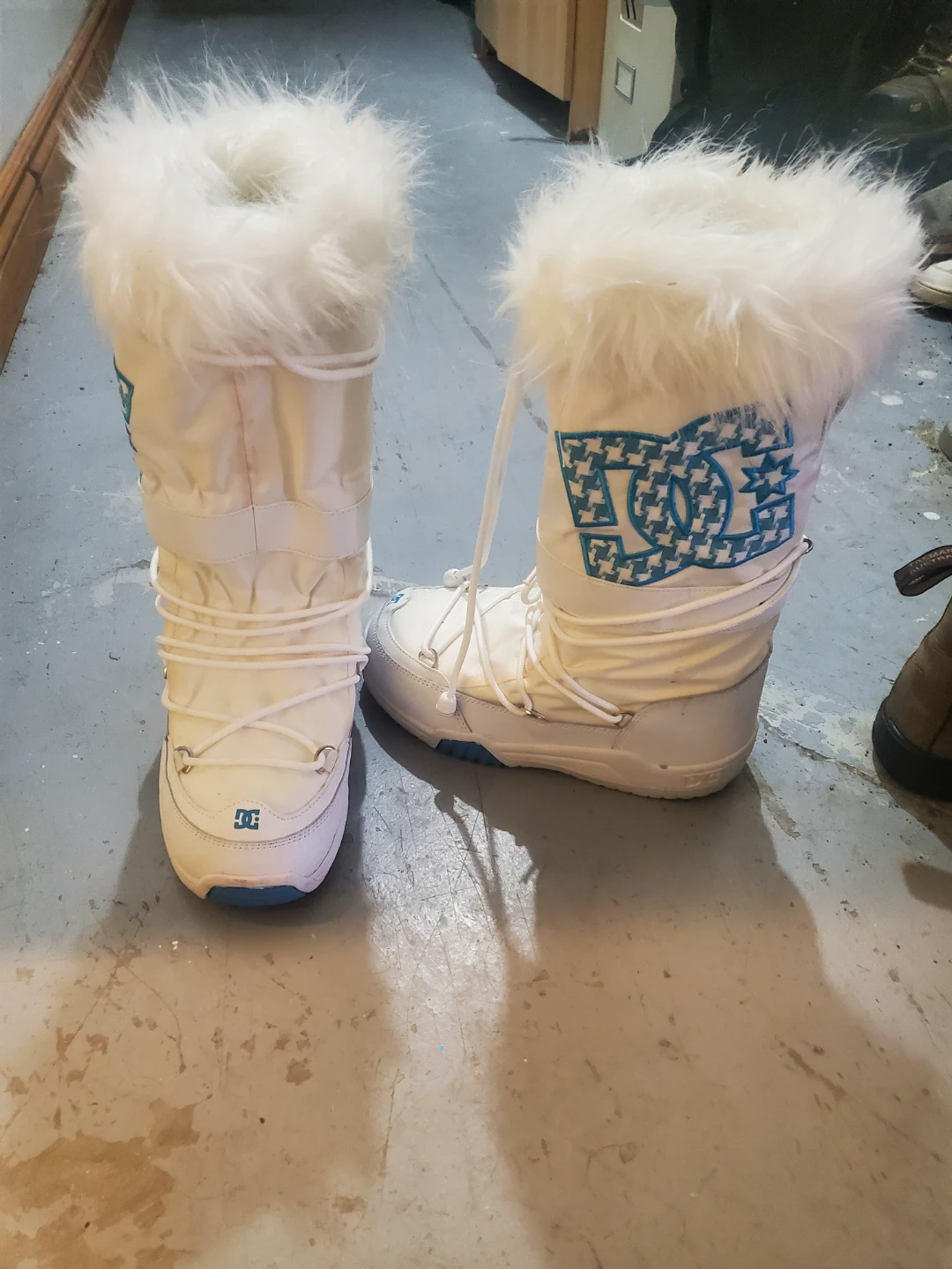 DC Shoes White Fur Snowboard Boots