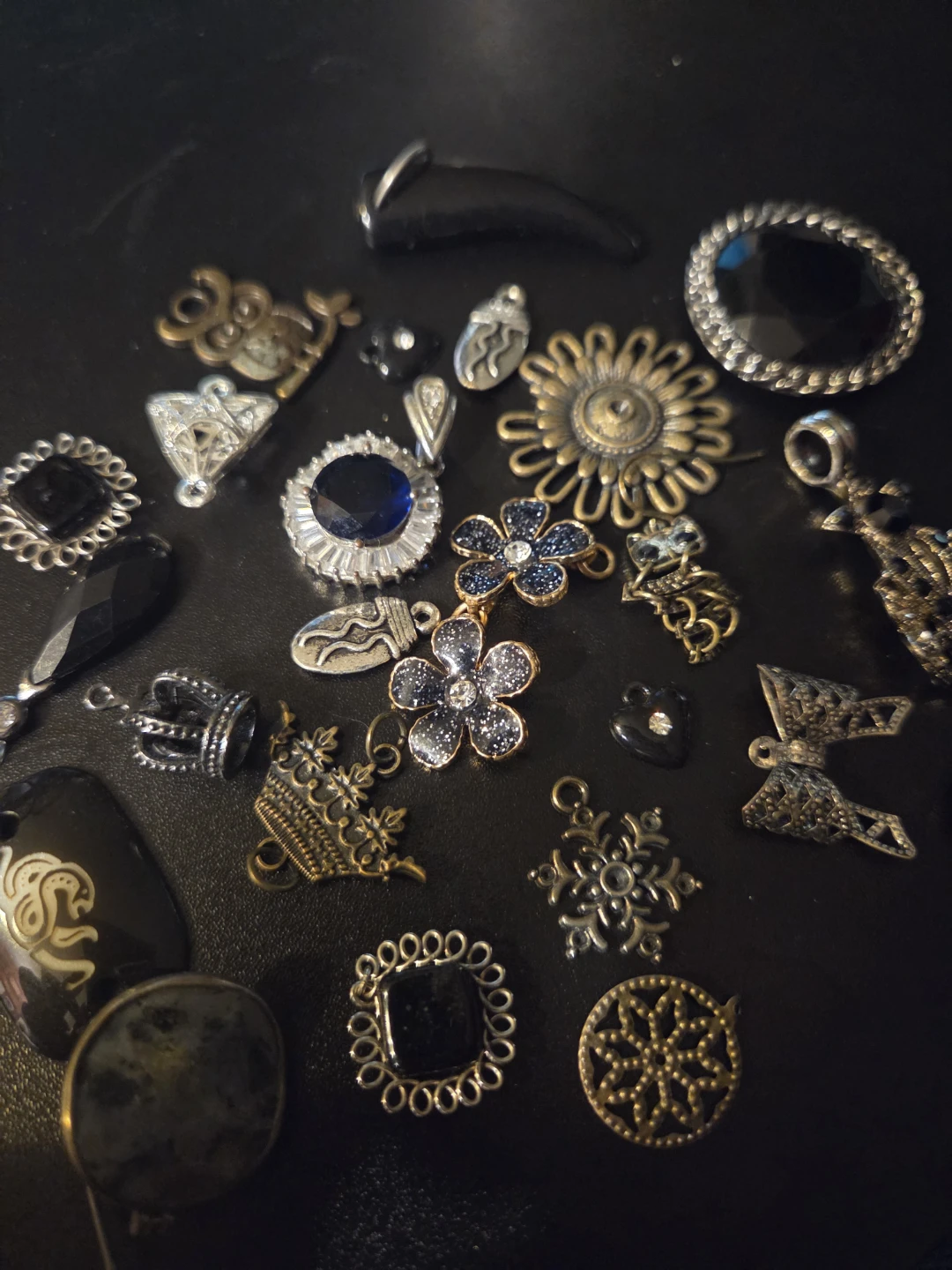 Assorted Jewellery Charms and Pendants - photo 3