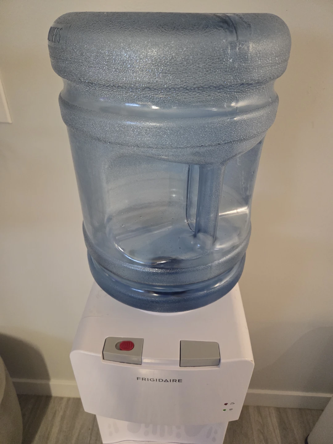 Frigidaire White Water Cooler - photo 2
