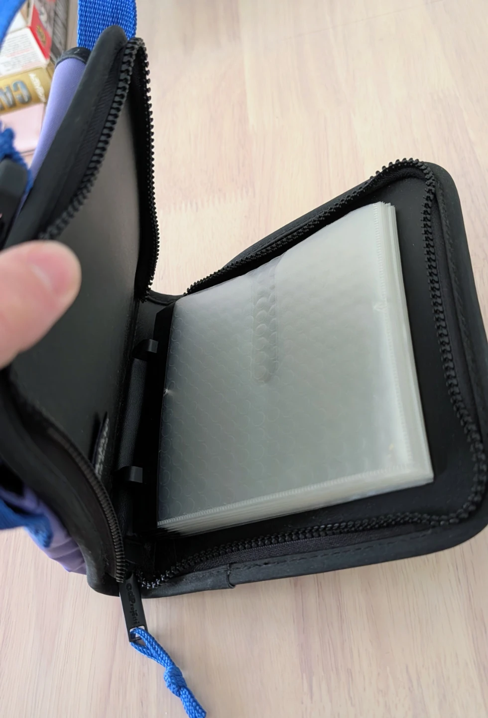 CD/DVD Storage Case with Storage Space for Discman - photo 2