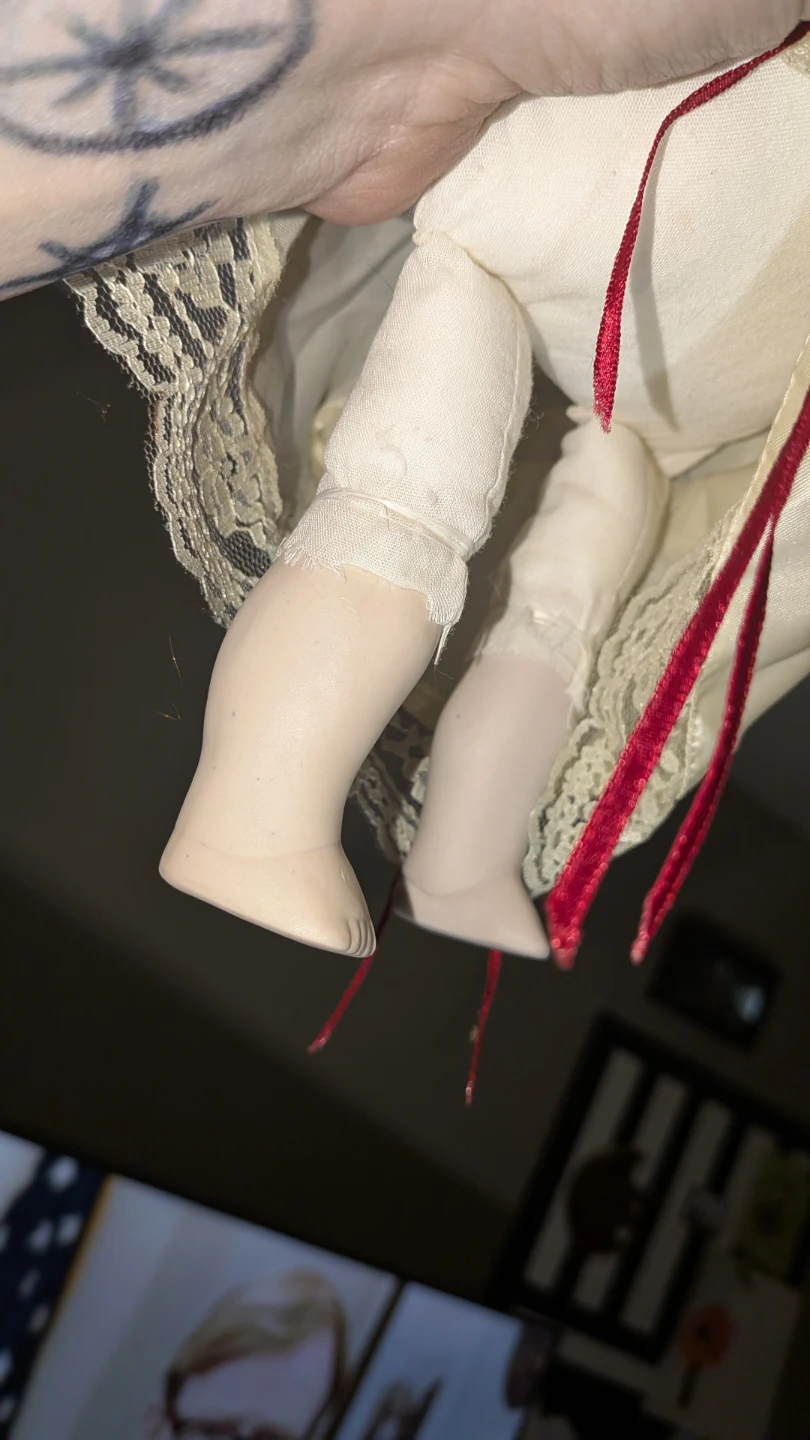 Porcelain 9" Doll in cream sleepwear - photo 2