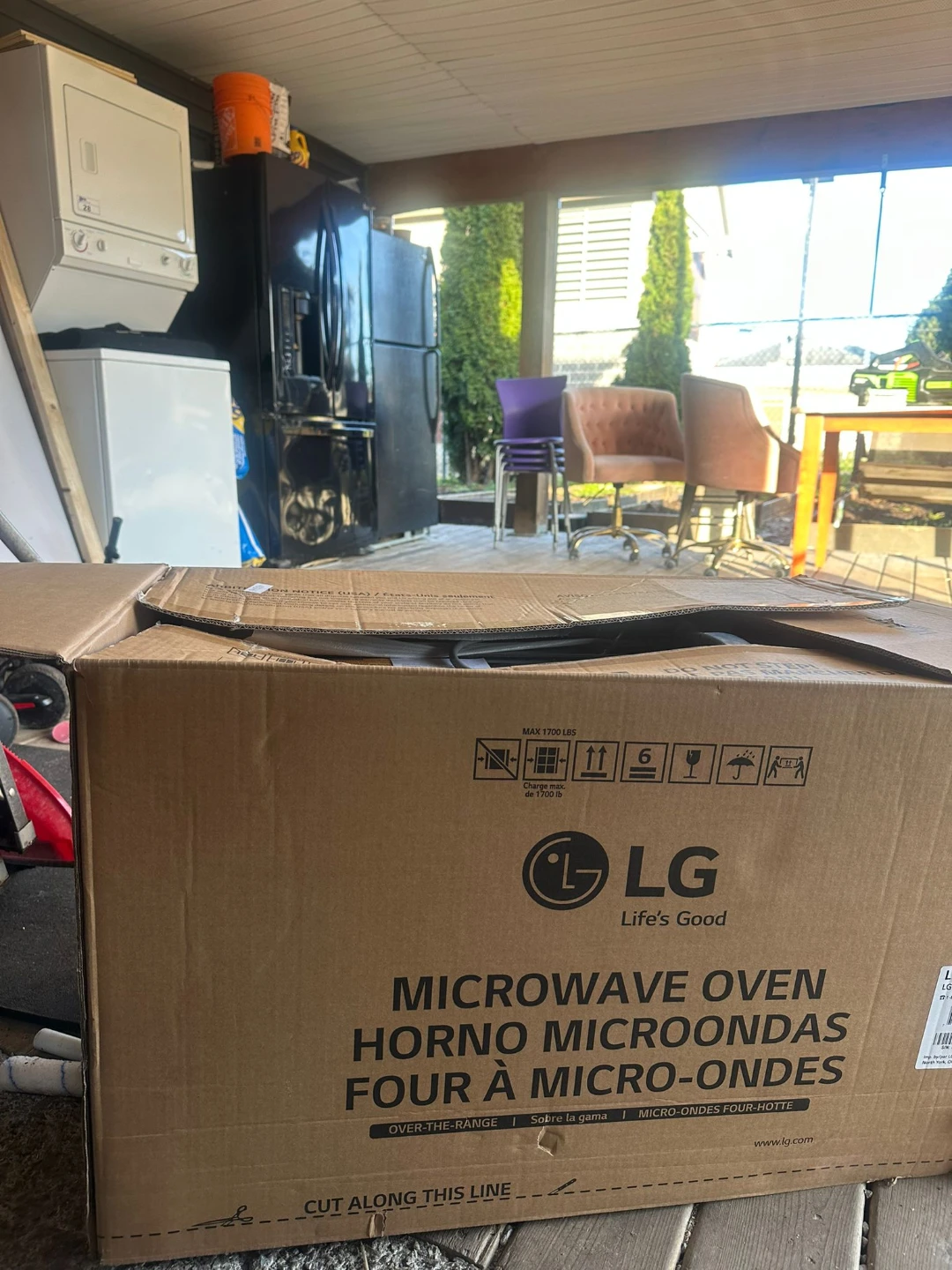 LG Microwave Oven - photo 3