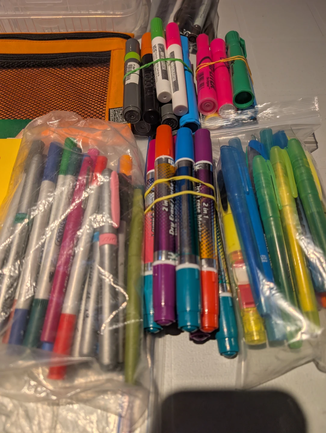 Crayola Coloured Pencils and Assorted Markers Set - photo 3