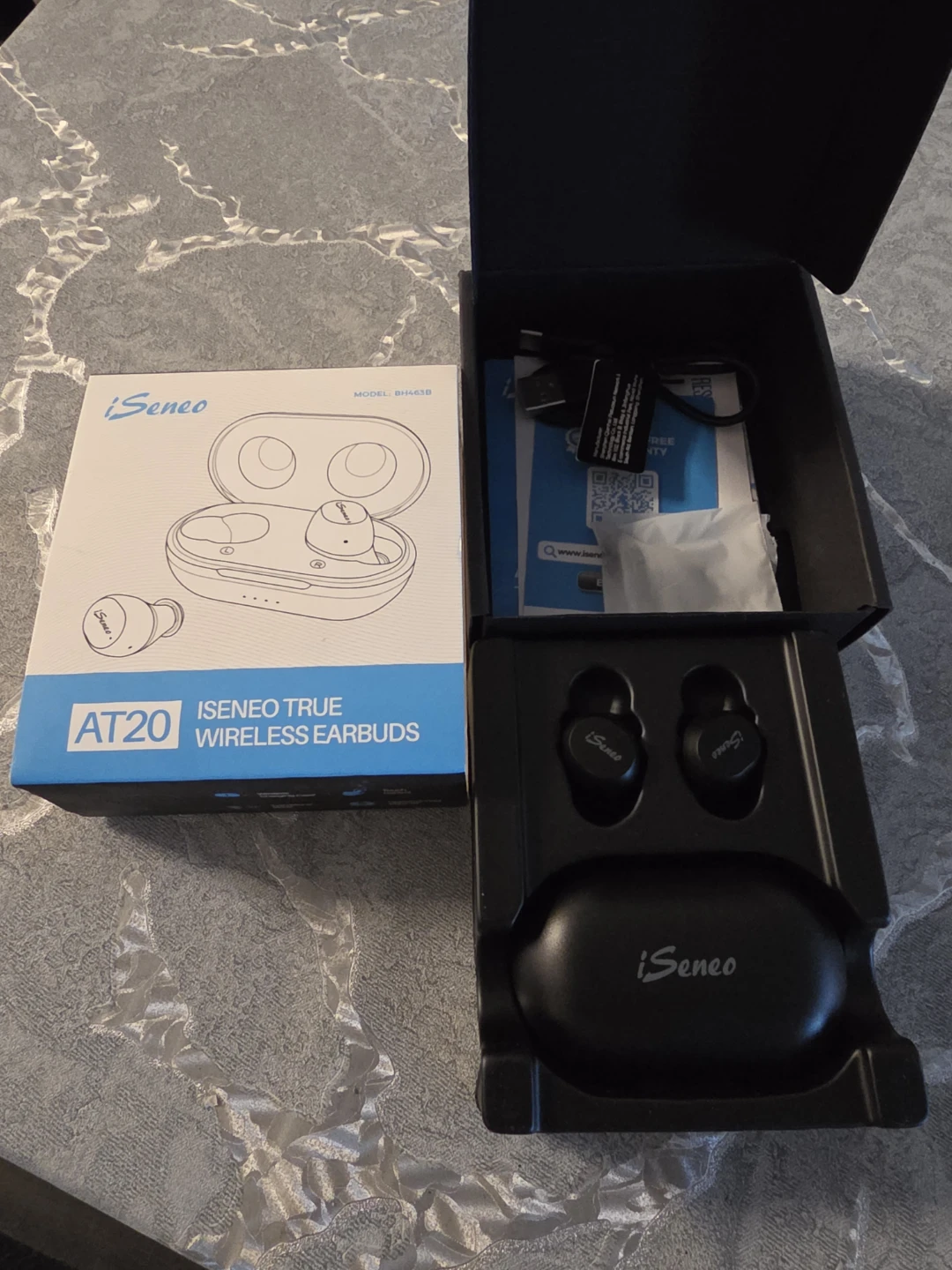Wireless earbuds