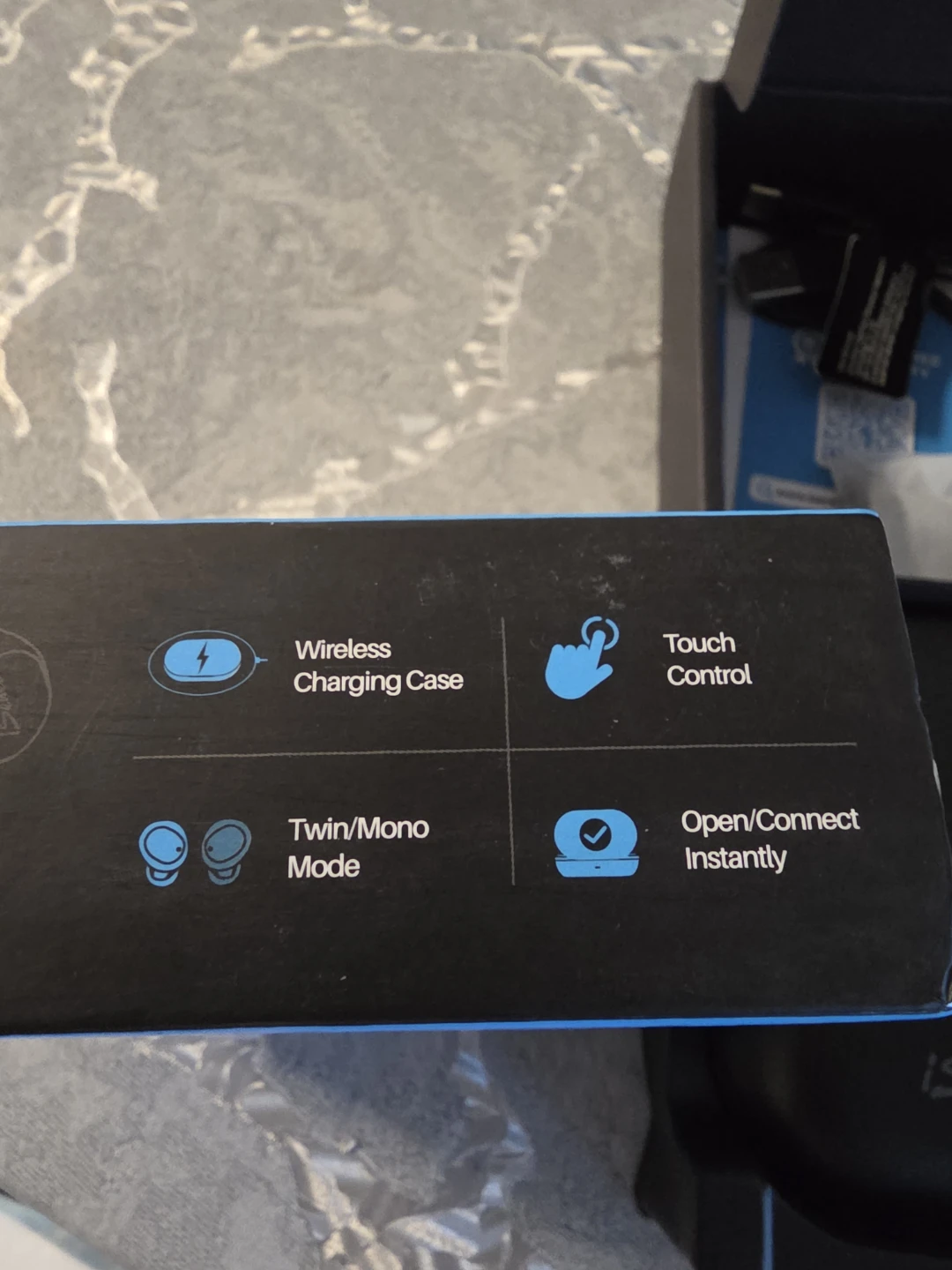 Wireless earbuds - photo 2