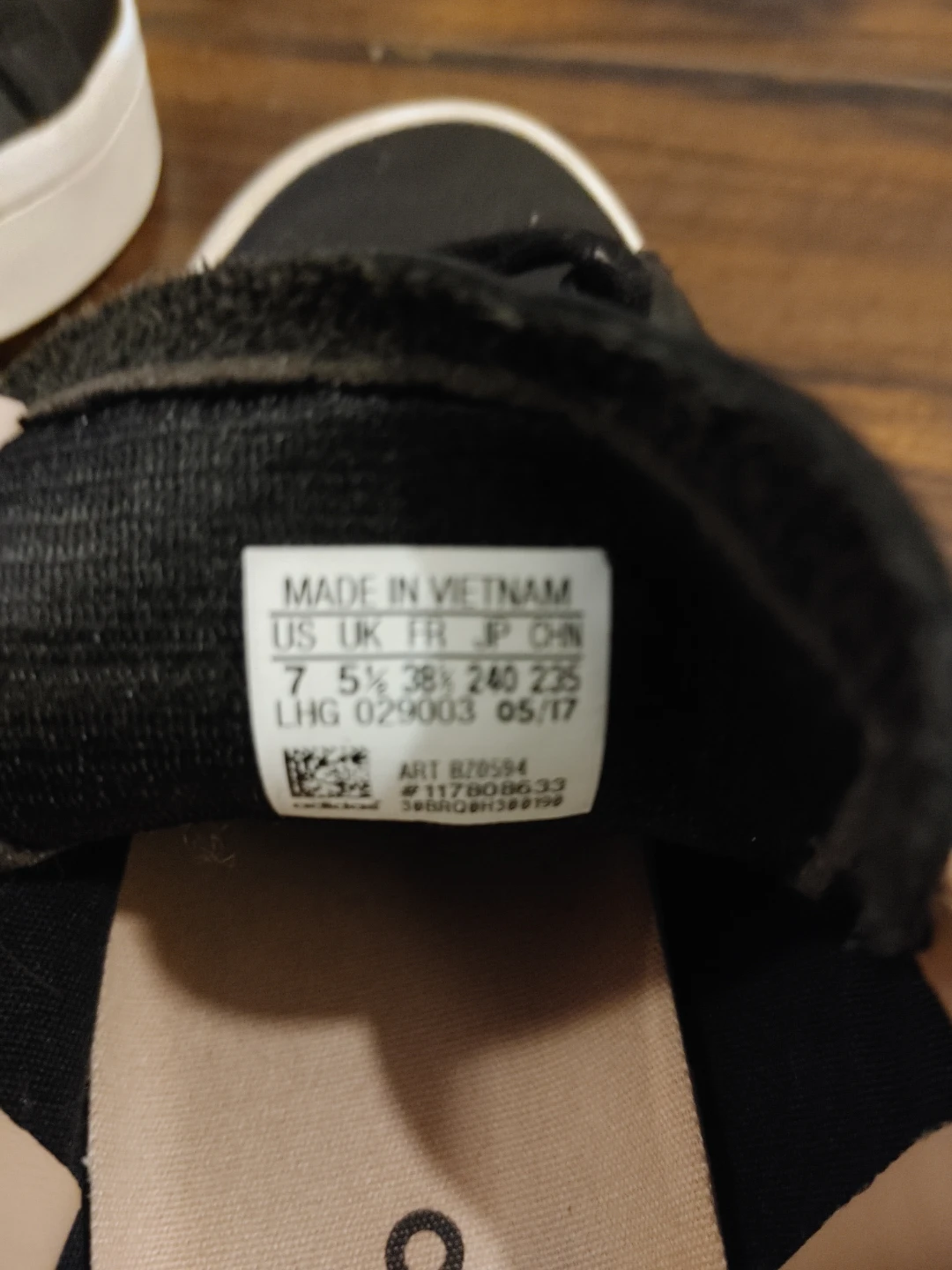 Adidas Women's Black Leather Sneakers Size 7 - photo 4