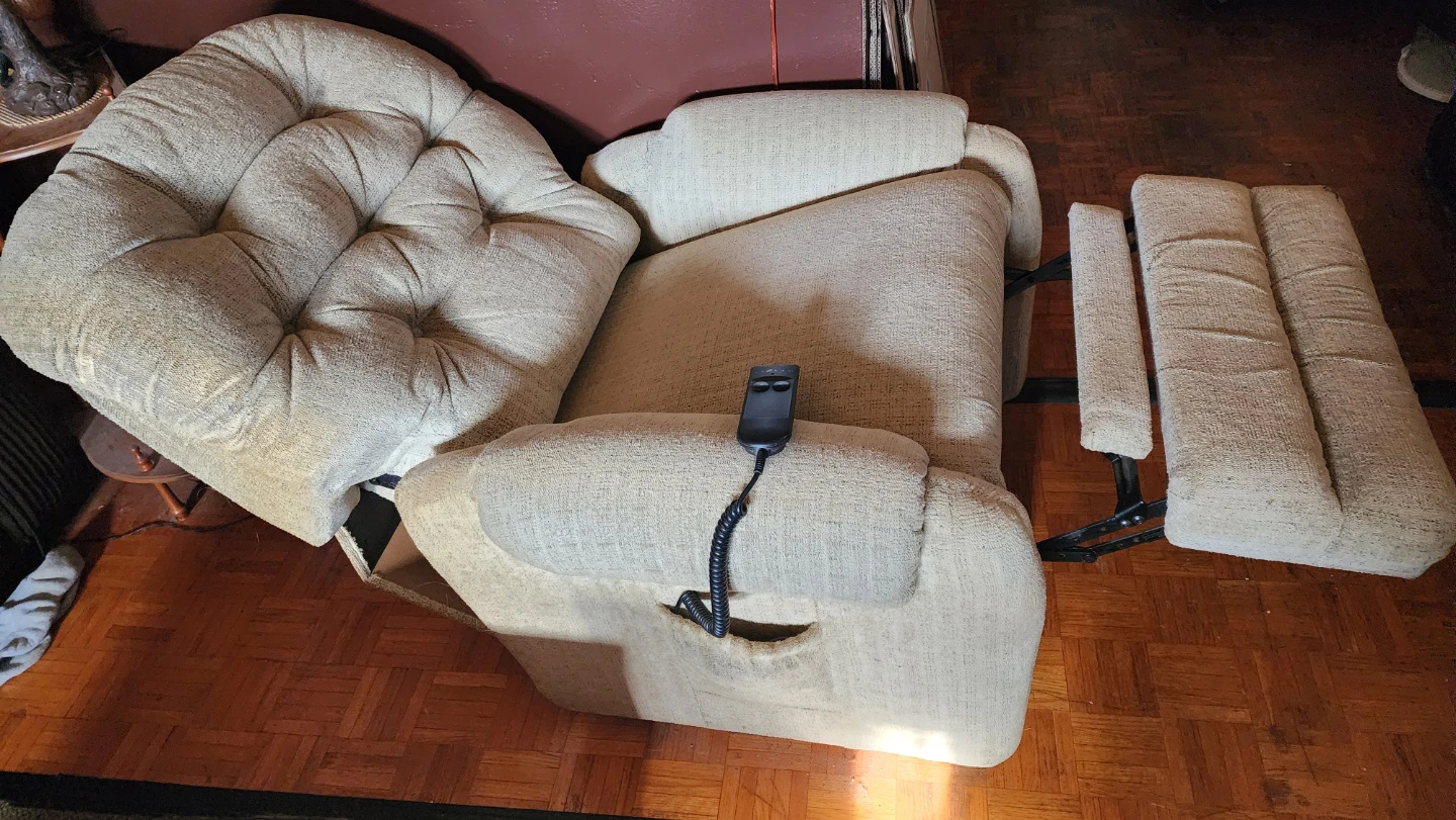 Recliner Lift Chair with Remote - photo 3