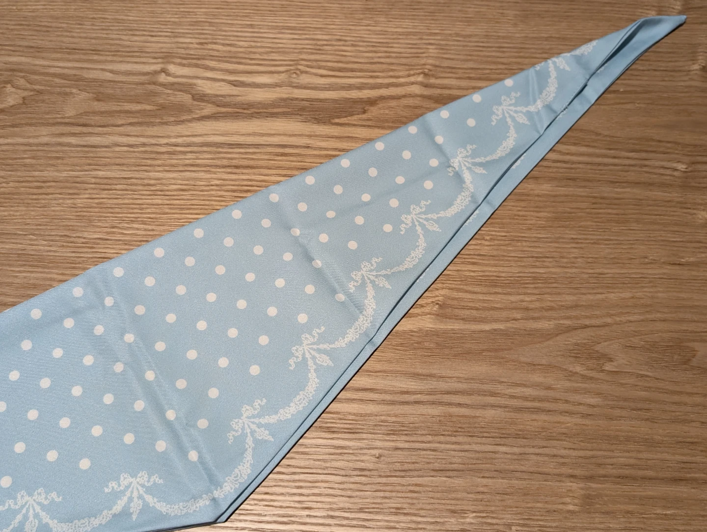 NEW: Estée Lauder x Ladurée Light Blue Silk Scarf - photo 2