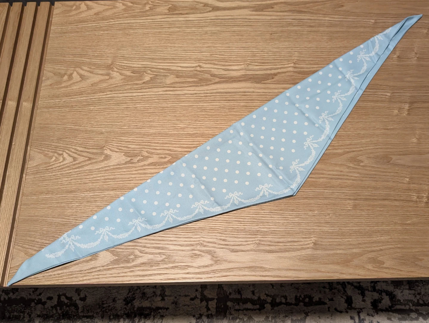 NEW: Estée Lauder x Ladurée Light Blue Silk Scarf - photo 3