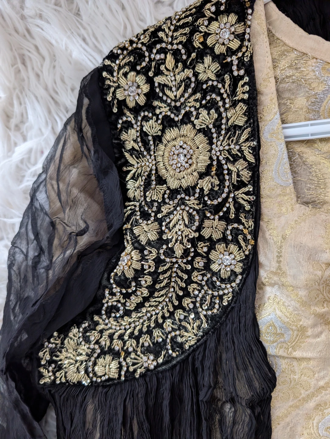 Designer 4-Piece Outfit with handwork embellishments - photo 3