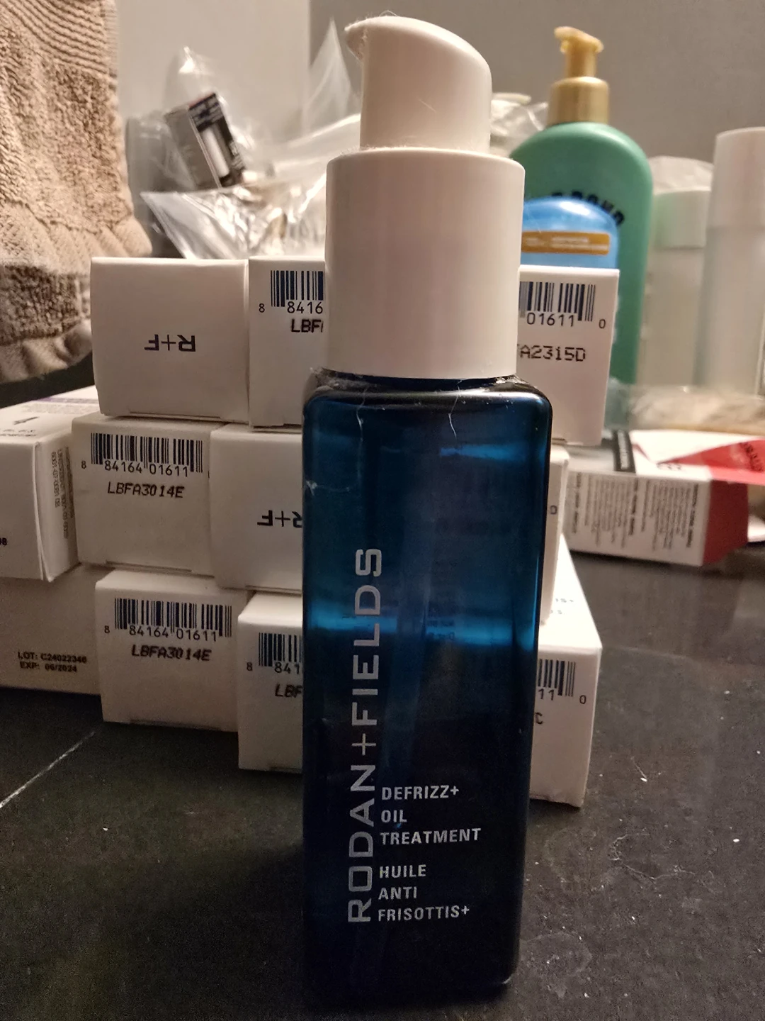 Rodan + Fields Defrizz Oil Treatment - 60 mL 🏆 - photo 2
