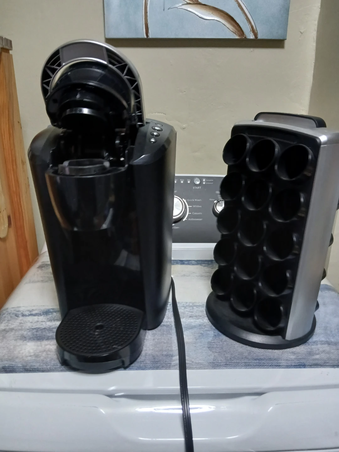 Brand new keurig machine, plus keuig kcup holder - photo 2