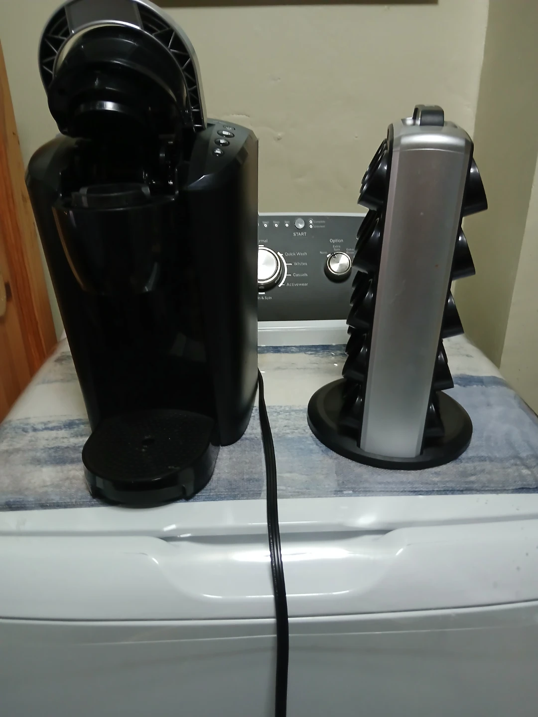Brand new keurig machine, plus keuig kcup holder - photo 3