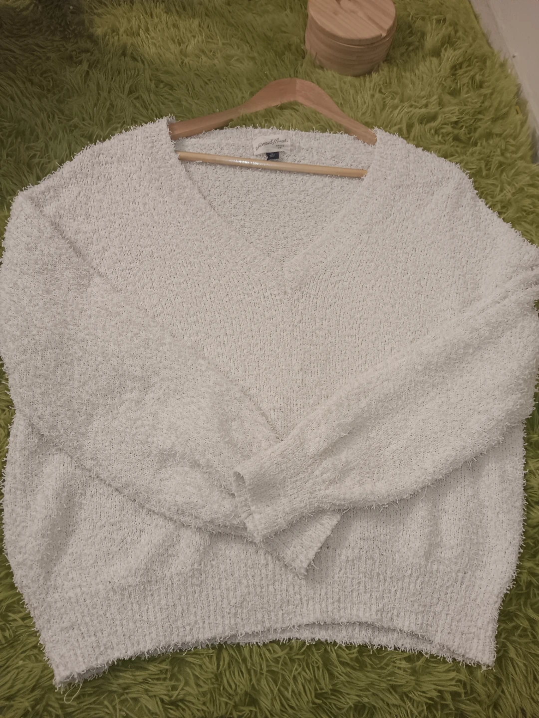 Universal Thread White Cozy Knit V-Neck Sweater🏆 - photo 2