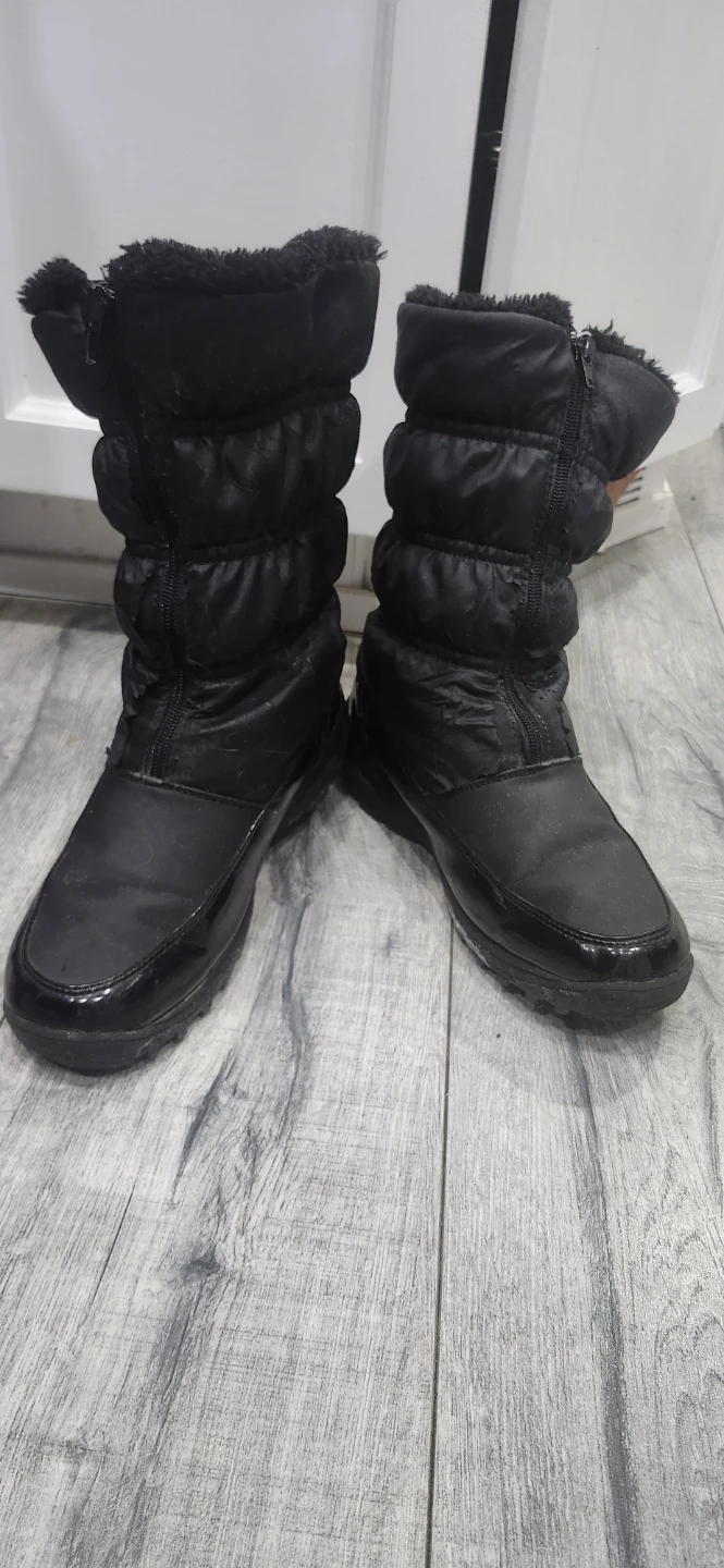 Black Puffer Winter Boots 🥕