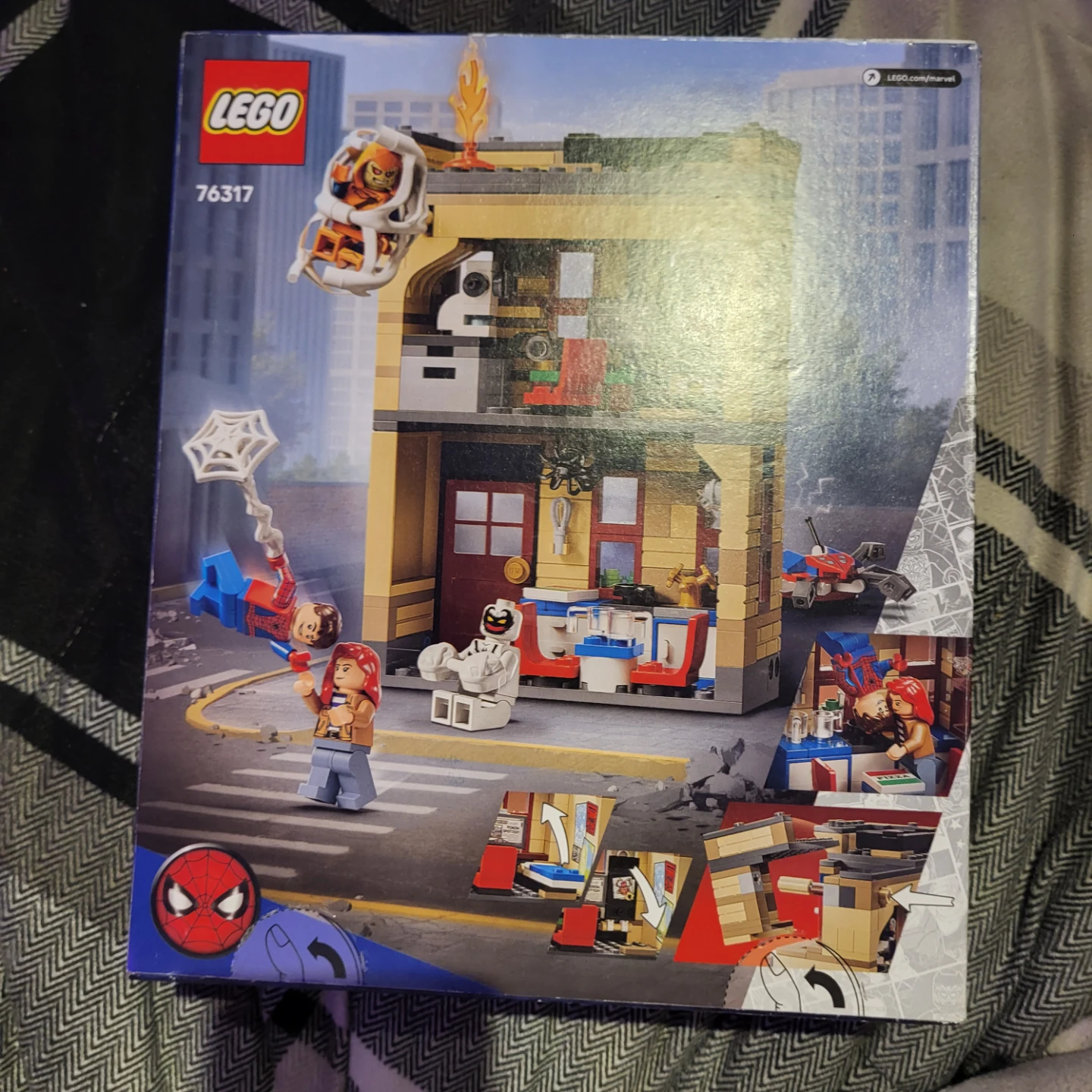 LEGO Marvel Spider-Man 76175 Peter Parker's Apartment - photo 2