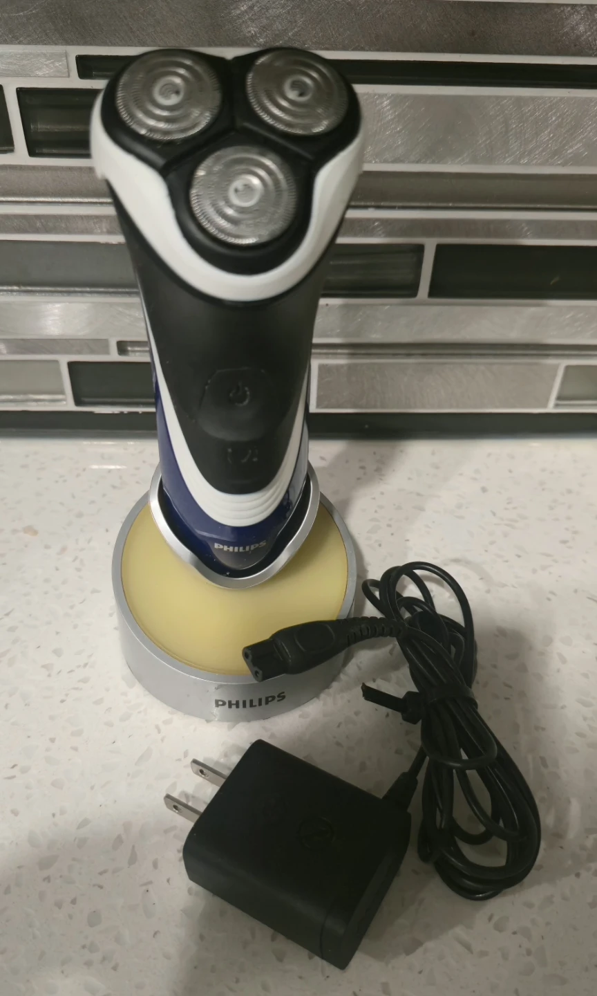 Philips Norelco Shaver with Charging Stand and Power Adapter