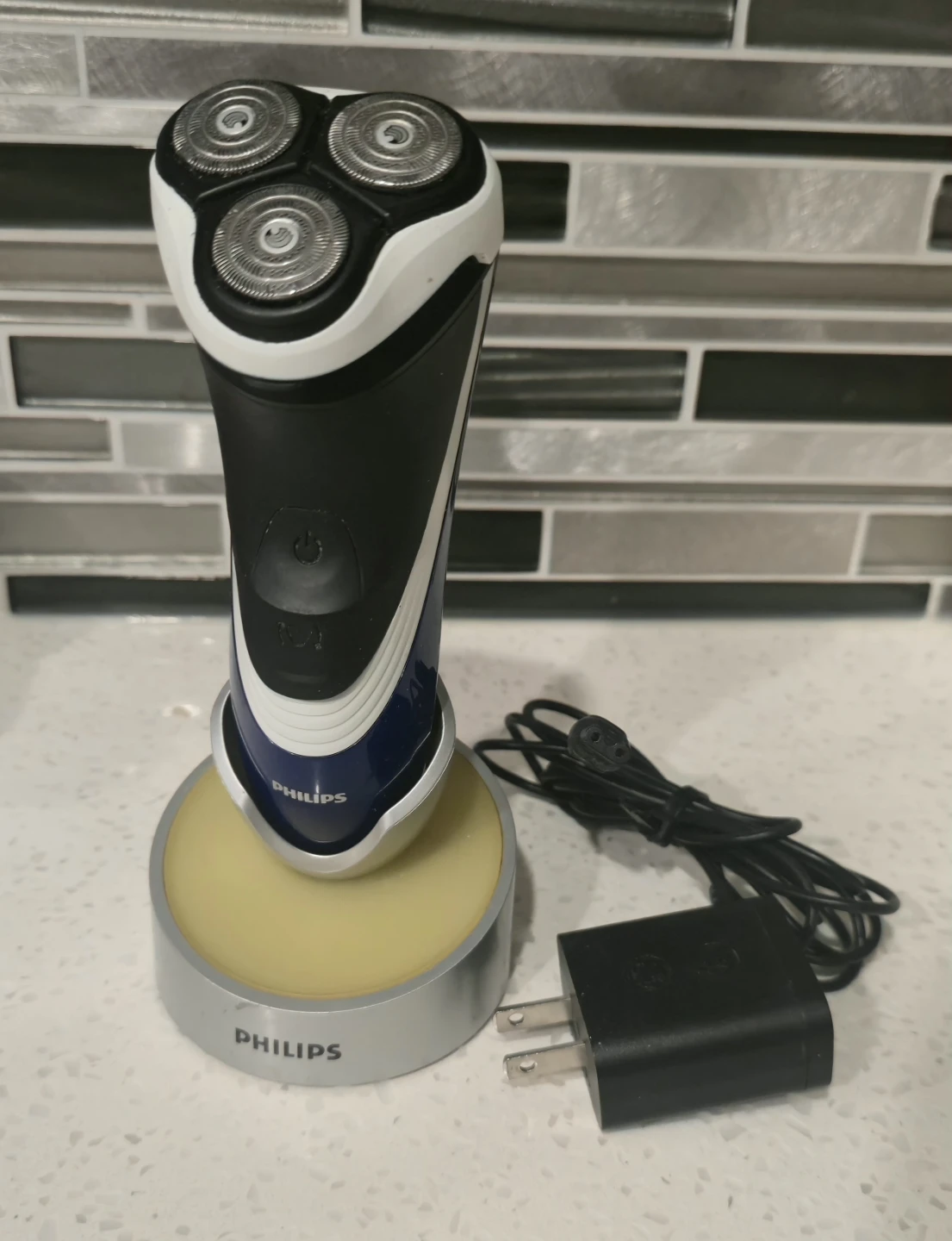 Philips Norelco Shaver with Charging Stand and Power Adapter - photo 2