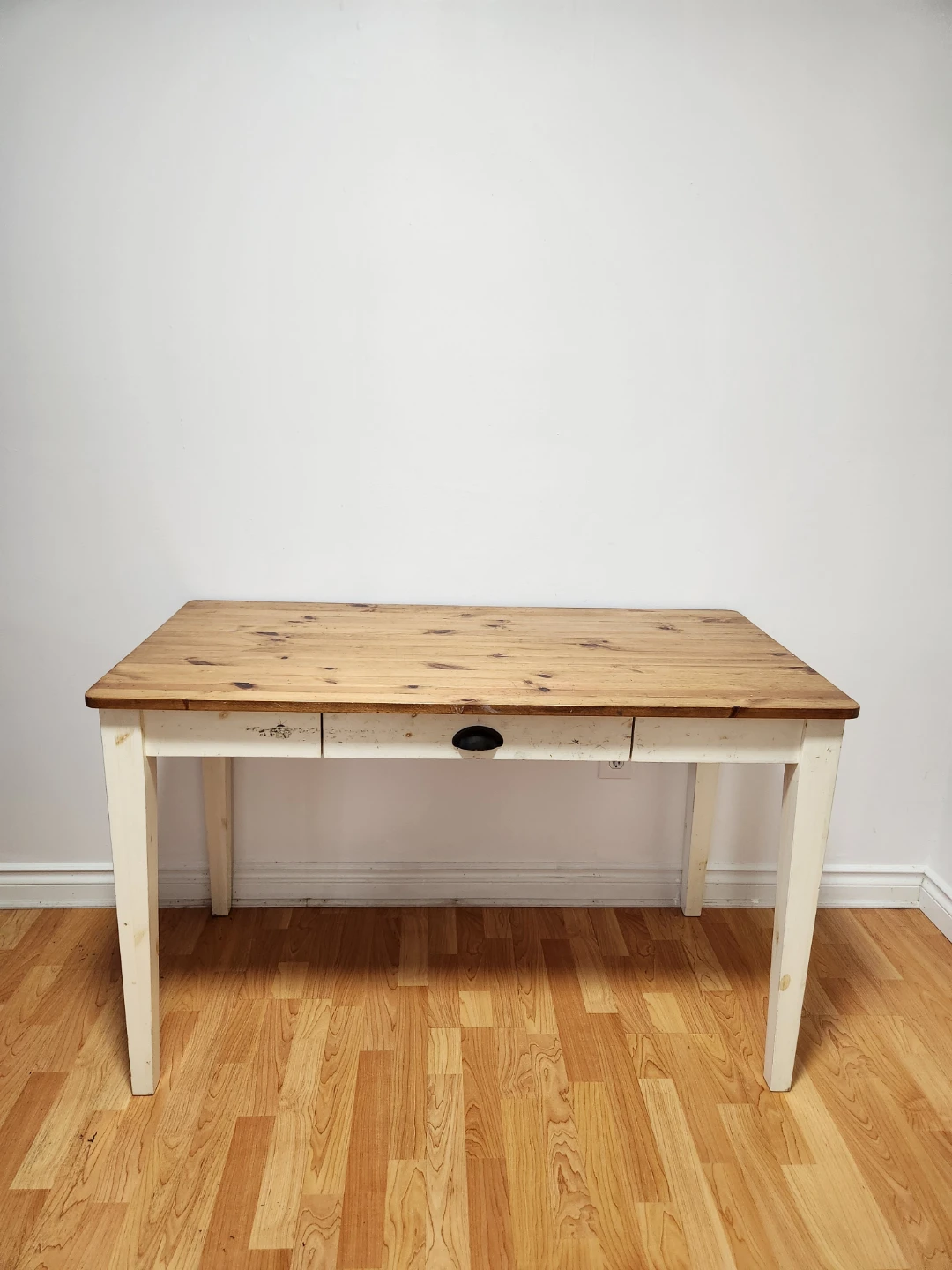 A desk with a beautiful color tone