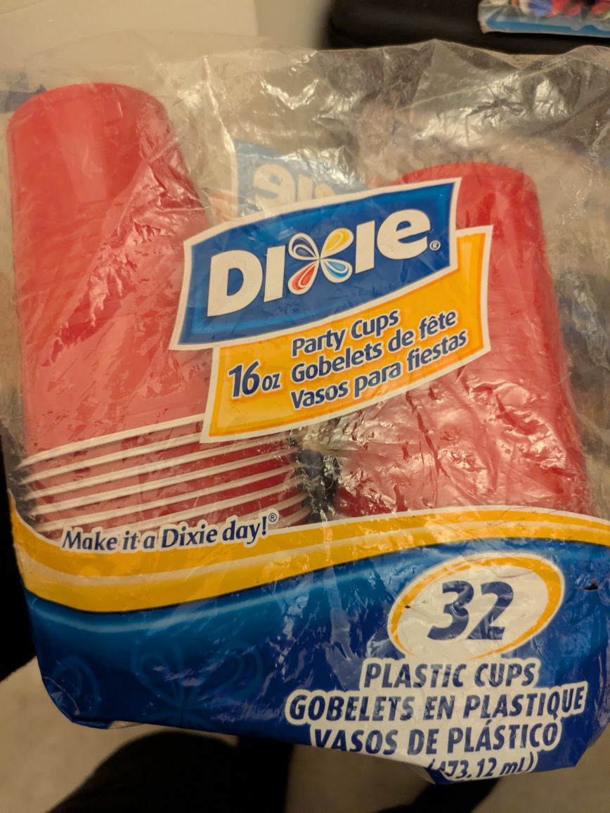 BRAND NEW DIXIE red 16 0z plastic cups. 32 count