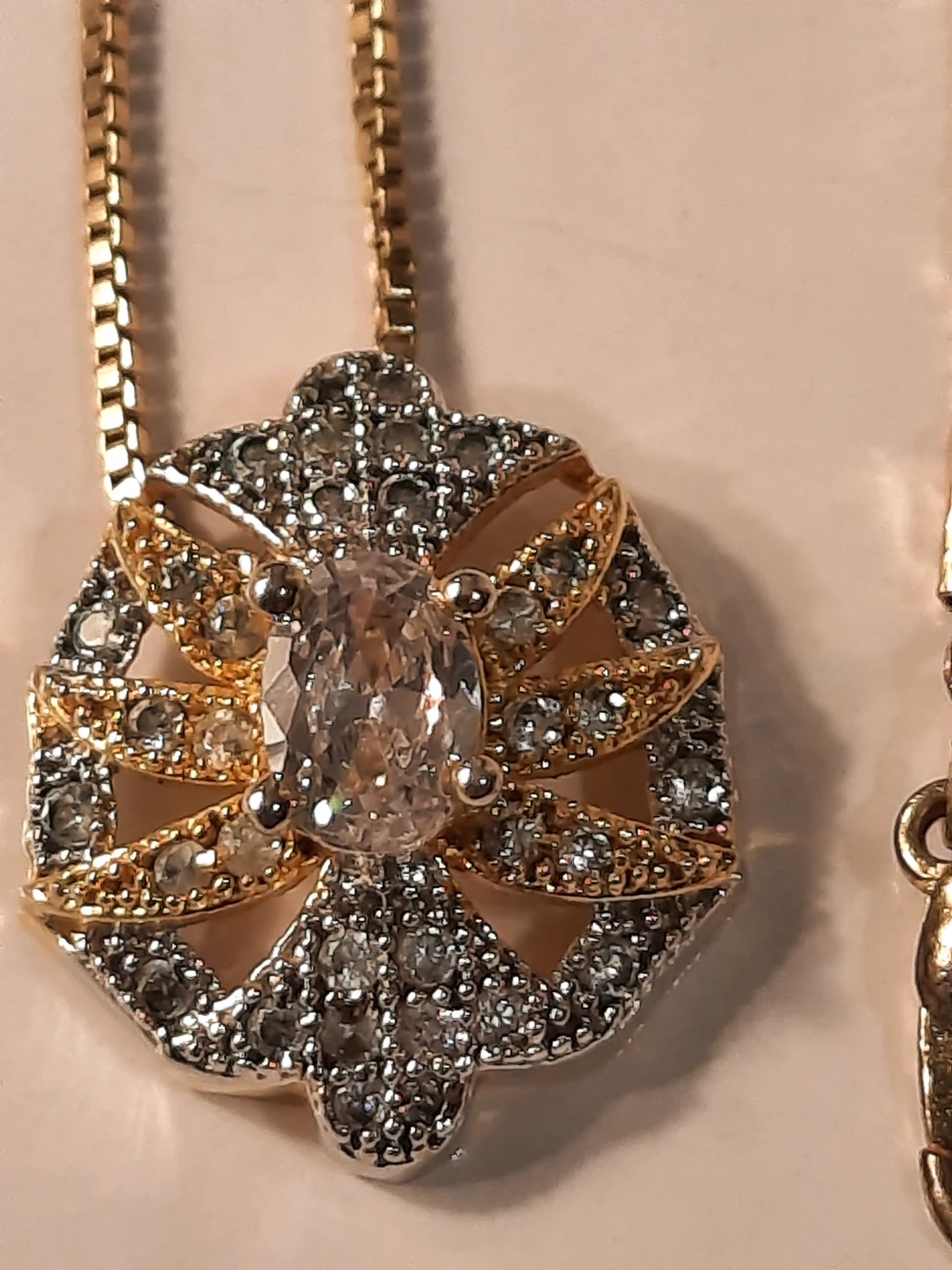 Gold Tone Pendant Necklace with Clear Stones