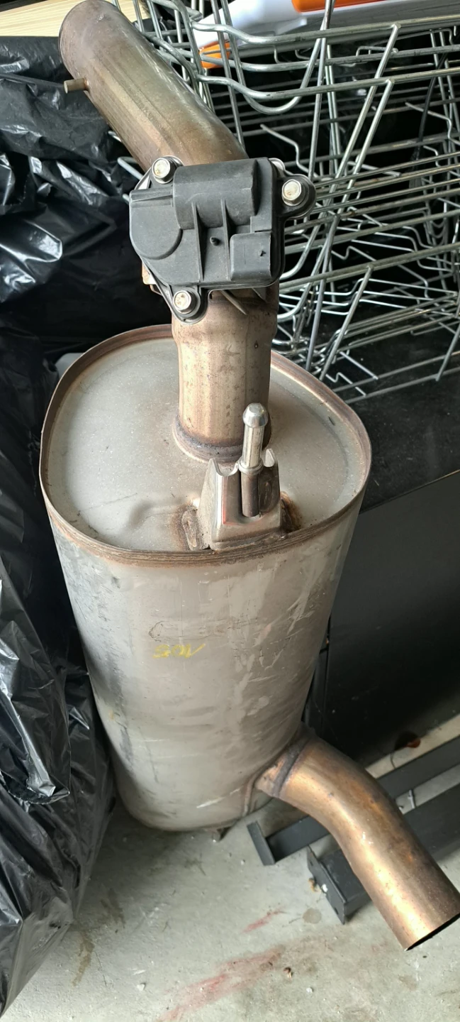 Exhaust Muffler with Actuator