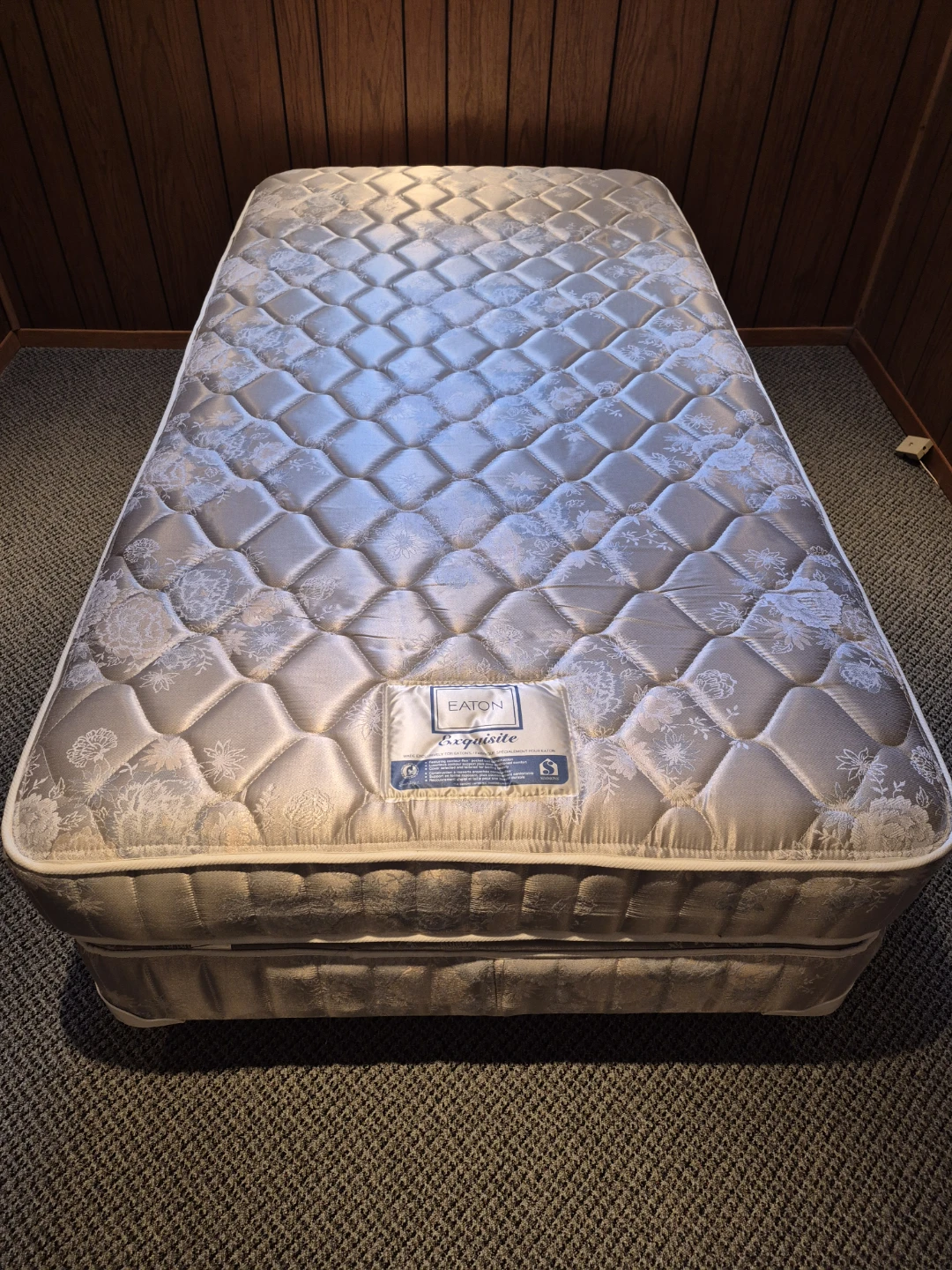 FREE Bed: Twin size, Simmons High Quality Pocket Coil Springs