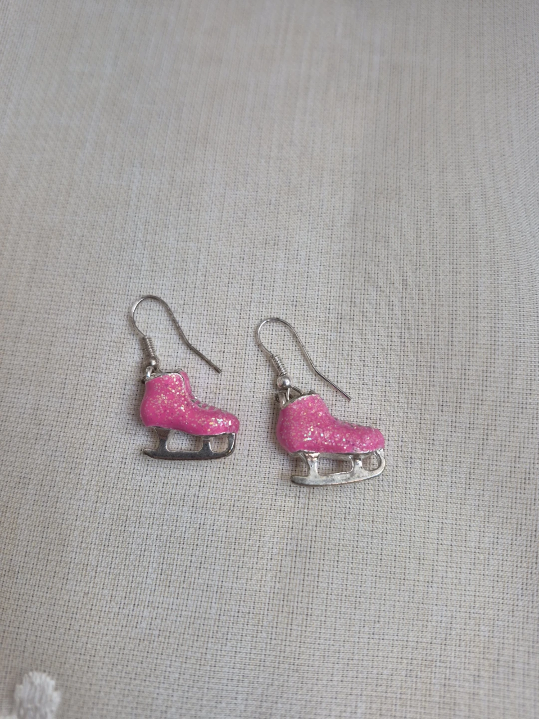 So Cute Pink Figure Skates Fashion Earring - photo 2