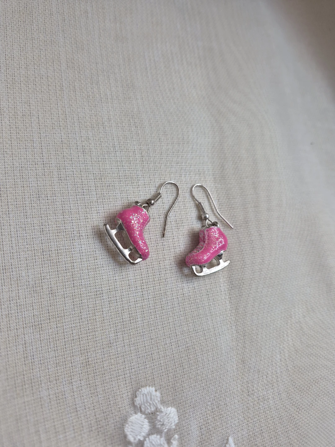 So Cute Pink Figure Skates Fashion Earring - photo 4