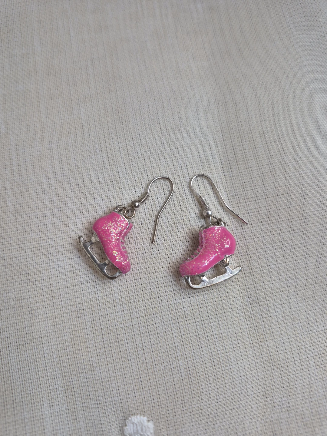 So Cute Pink Figure Skates Fashion Earring - photo 5