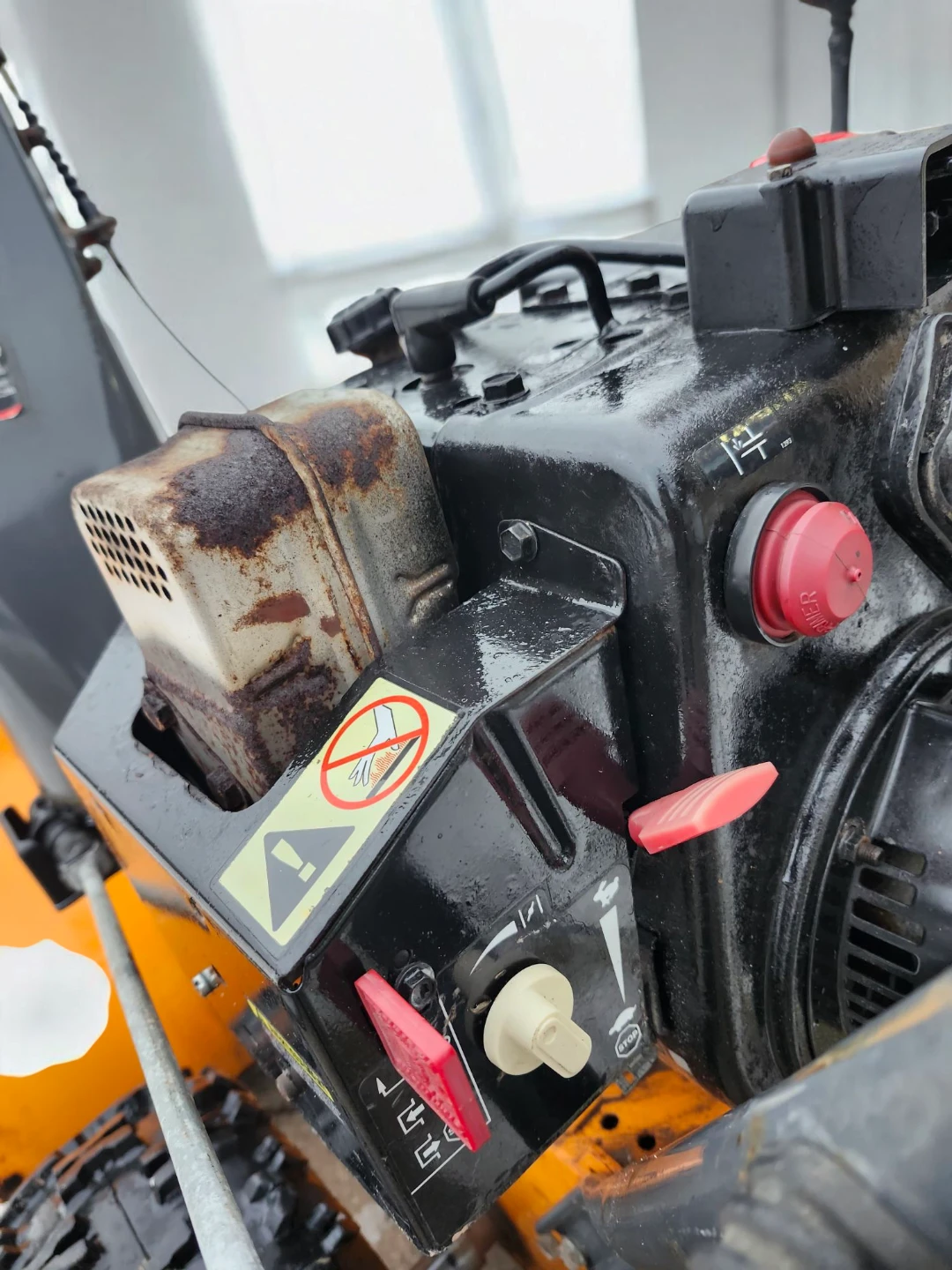 Comercial 10Hp 29" Snowblower  Carbur tuneup fresh oil change - photo 4