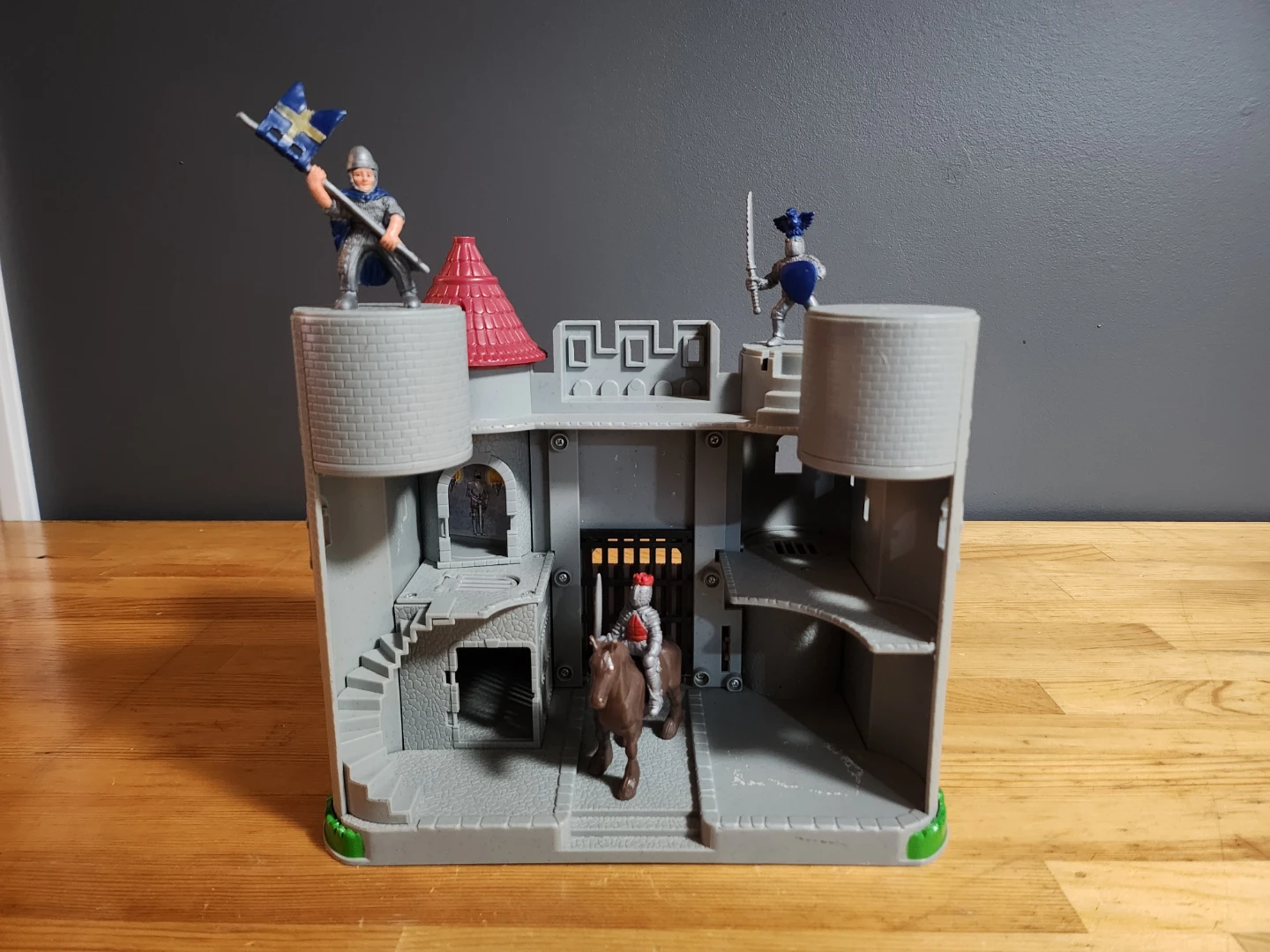Vintage Simba Knights Castle Playset with Knights - photo 4